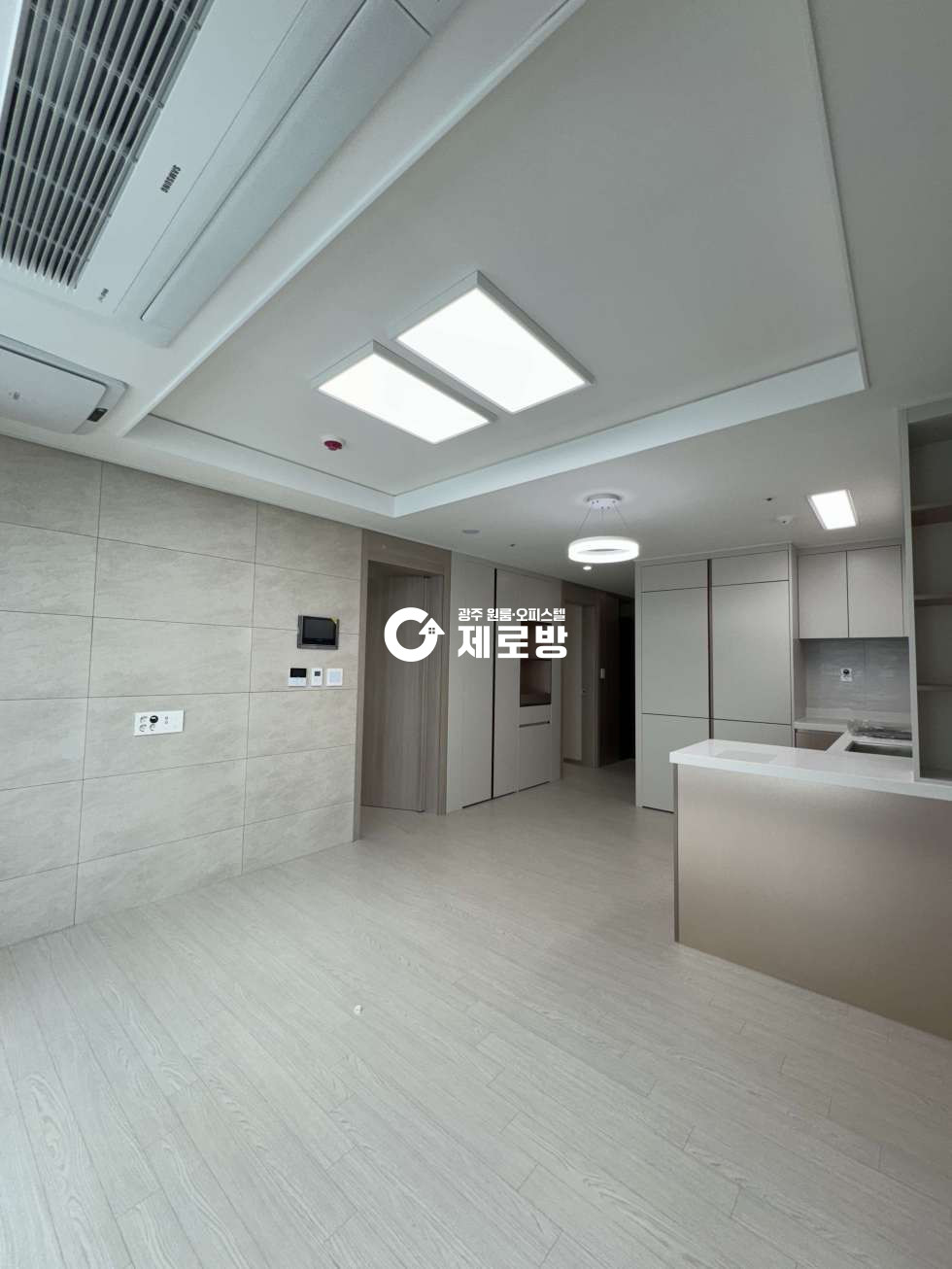전남광주 동구 수기동 금남로유탑유블레스원시티동 금남로 유탑유블레스 원시티오피스텔 22층 C타입 매매 1억6,700 매매 매물번호 10310 사진 1