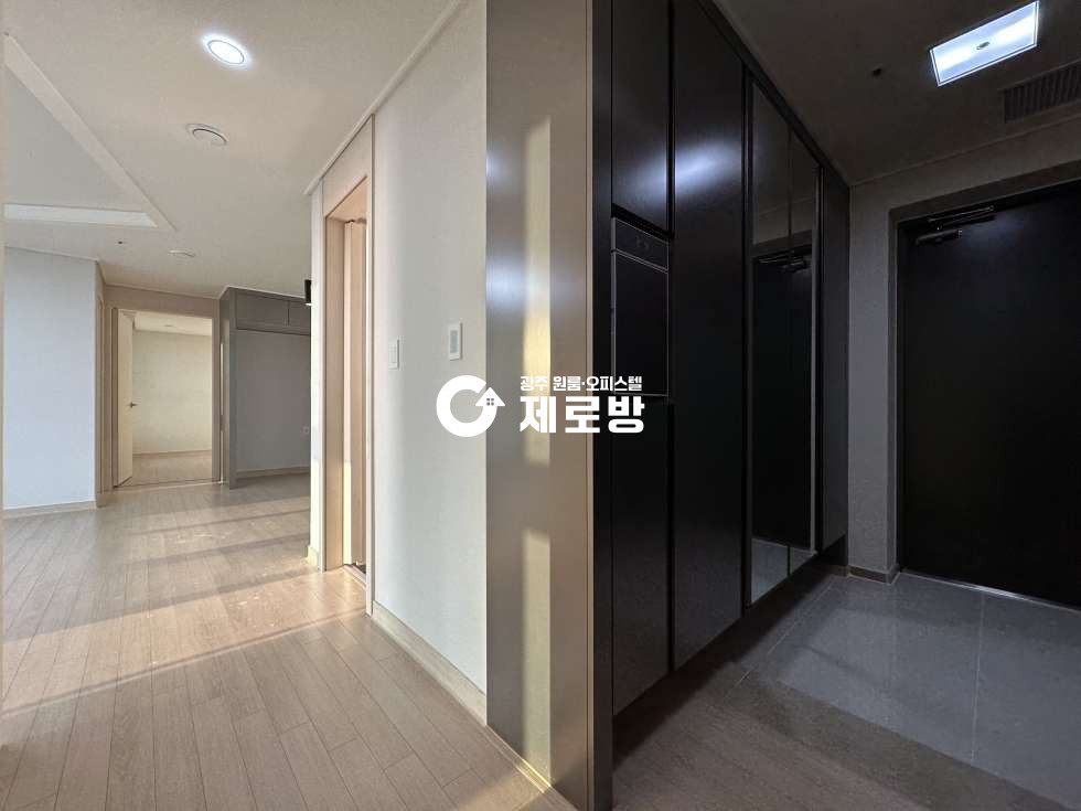 전남광주 북구 신안동 103동 신안대라수 어썸브릿지 아파트 13층 전세 2억 5,700 전세 매물번호 10281 사진 4