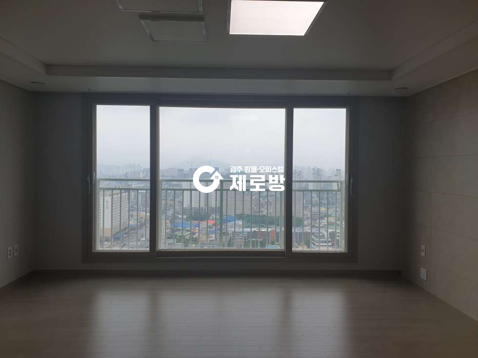 전남광주 북구 신안동 821 (모아엘가 더 스카이) 101동 *신안동모아엘가더스카이* 무등산뷰 개방감좋음 일조권최상 인기좋은A타입 4베이구조 전세대출가능 전세 매물번호 10385 사진 1